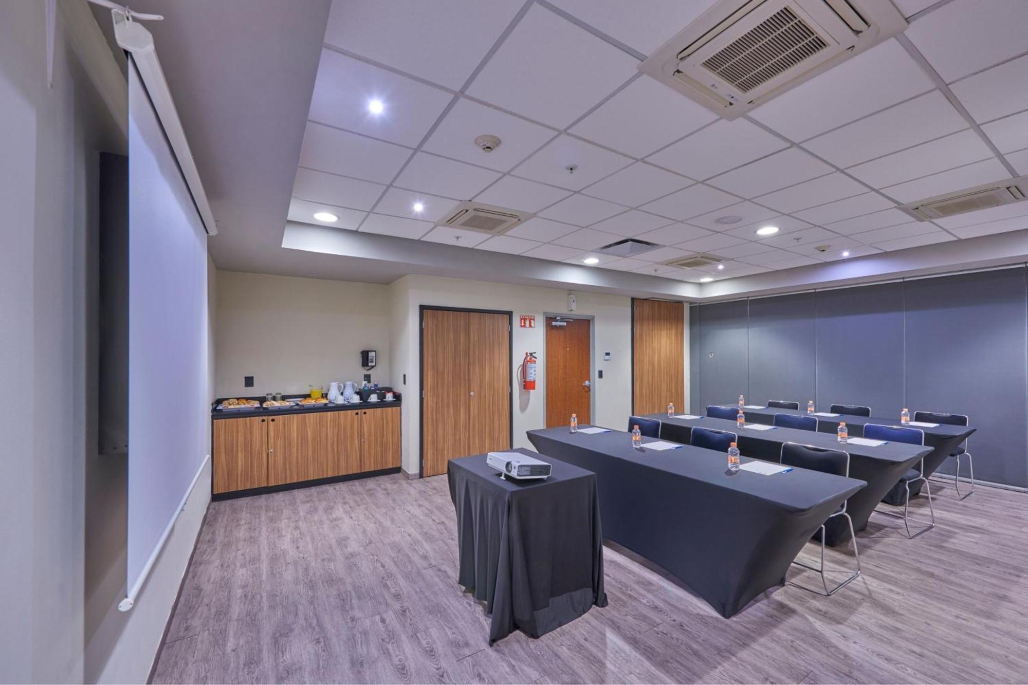 City Express By Marriott Salamanca Exterior photo
